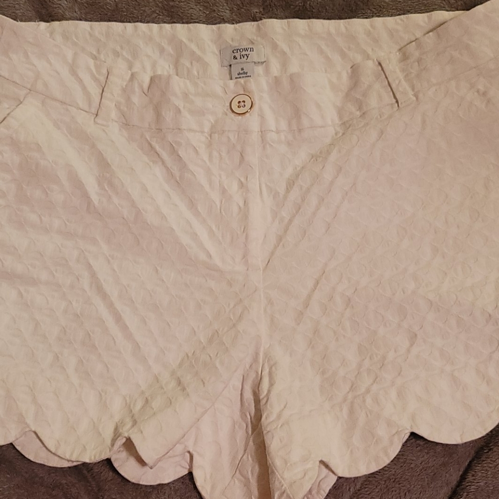 Crown & Ivy white Shelby Shortd